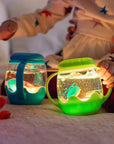 Bocal sensoriel Glo Pals avec couvercle étanche et neuf couleurs apaisantes qui défilent