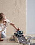 AIDEN car track