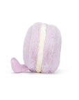 Peluche Amuseables May Macaron Lavender Jellycat, de profil, avec la crème blanche