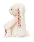 Peluche Blossom Cream Bunny Berry Jellycat, de profil, oreilles à motif fraise
