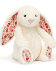 Peluche Blossom Cream Bunny Berry Jellycat, de face, avec ses oreilles fleuries