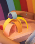 Arc-en-ciel en silicone Little L aux couleurs vives, jouet d'éveil qui égaie la chambre de l'enfant
