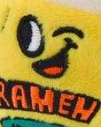 Détail brodé de la mini peluche Noo Sweet Buddies OMY