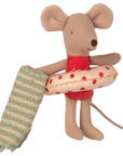 Beach mice Little sister in Cabin de Plage