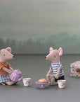 Afternoon treat, Mouse - Purple Madelaine