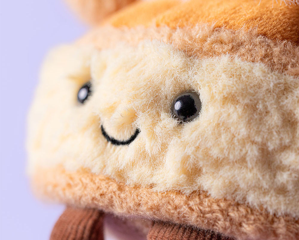 Peluche Amuseables Mirielle St. Honoré Jellycat, gros plan sur le visage souriant