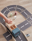AIDEN car track