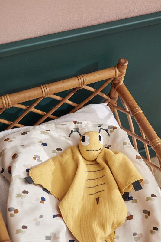 EDVIN Bea the bee comforter/blanket toy