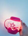 Glo Pals Mini Sensory Jar rose, bocal à deux anses qui s'illumine au contact de l'eau