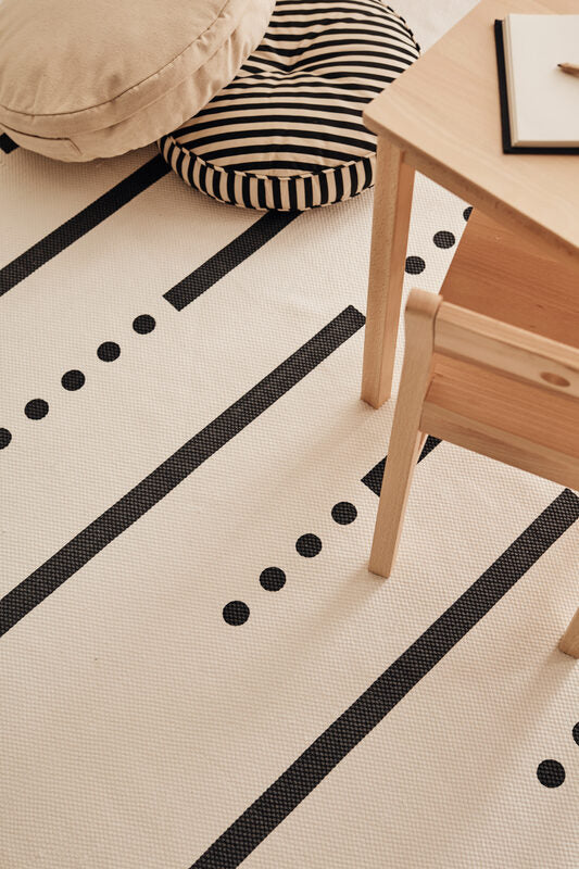 Grey and white rug 130x160 cm