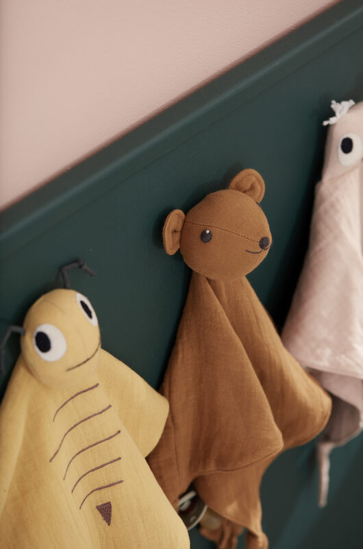 EDVIN Bea the bee comforter/blanket toy
