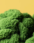 Peluche Amuseables Broccoli Jellycat, gros plan sur les fleurettes bouclées