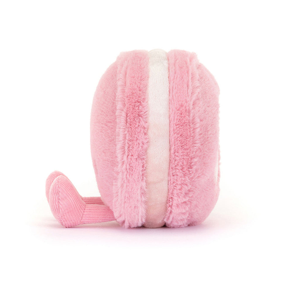 Peluche Amuseables Mia Macaron Framboise Jellycat, de profil, avec sa crème