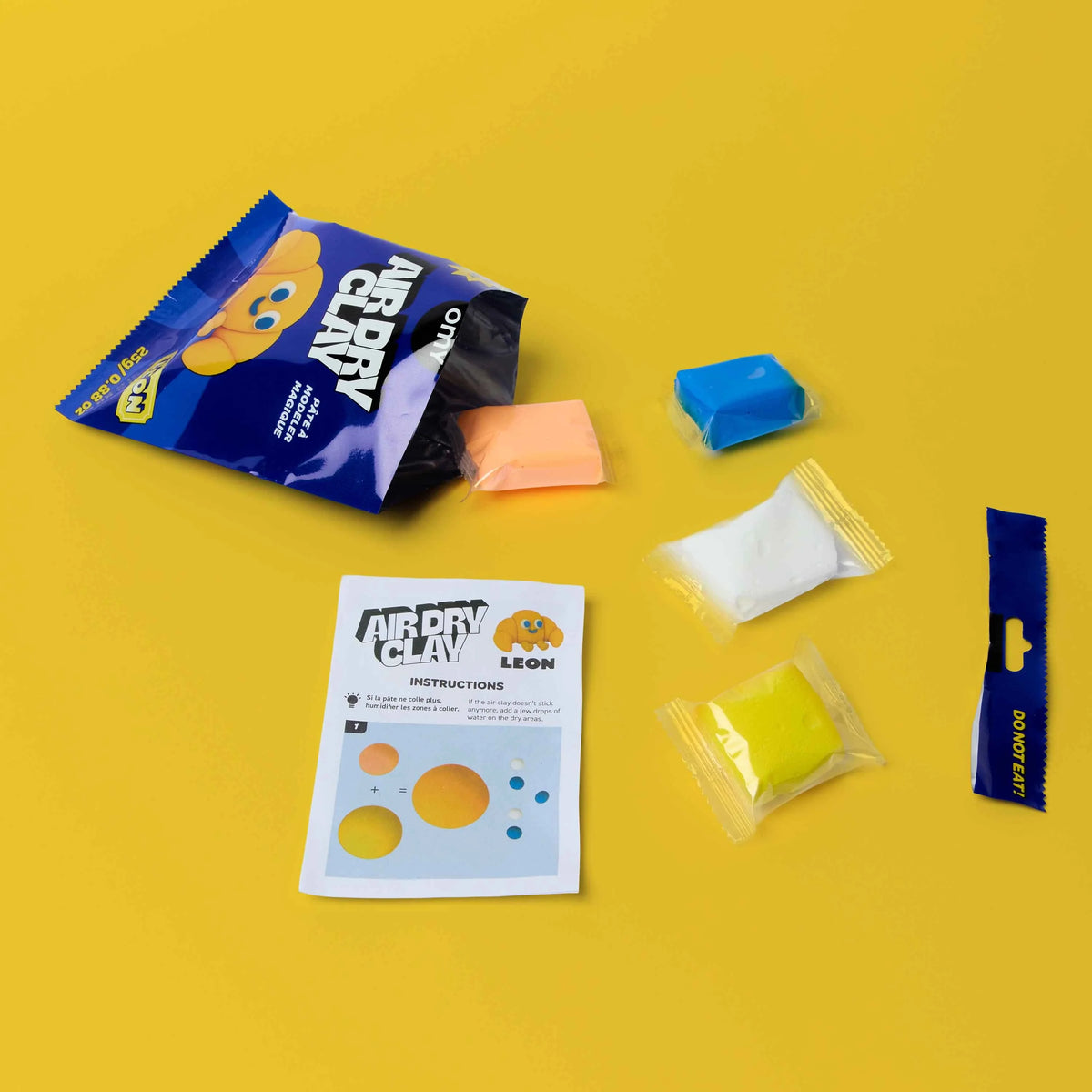 Mini kit pâte auto-durcissante Leon croissant OMY pour enfant, autre angle