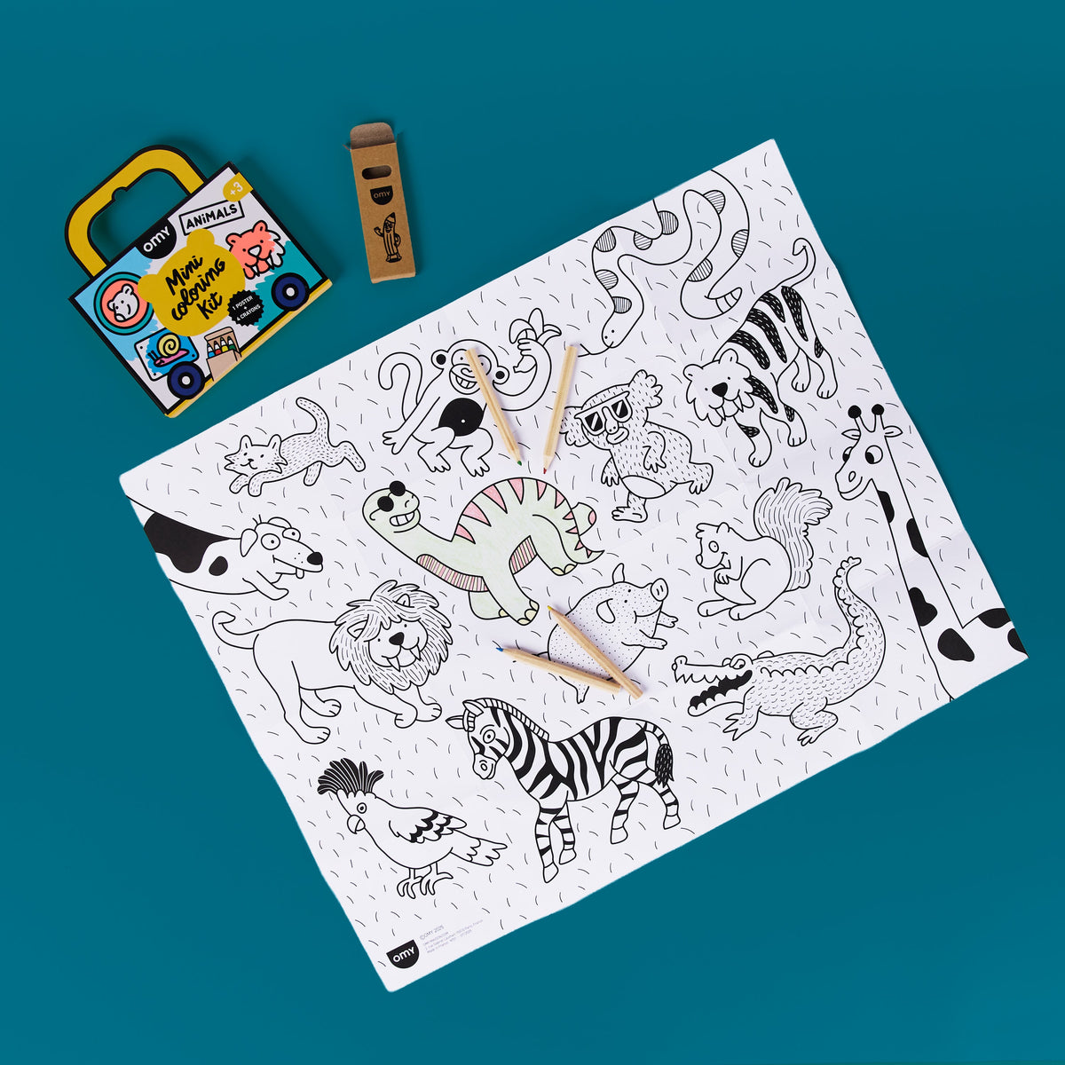 Mini kit de coloriage animaux OMY avec poignée et 4 crayons de cire, vue d'ensemble