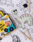 Mini kit de coloriage animaux OMY avec poignée et 4 crayons de cire, mise en situation