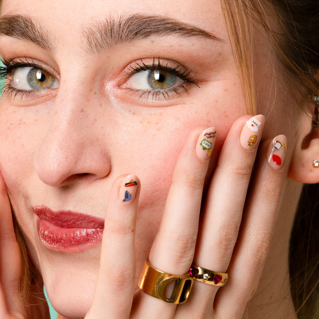 Stickers de nail art Paris fluo OMY, 120 motifs repositionnables, détail du contenu