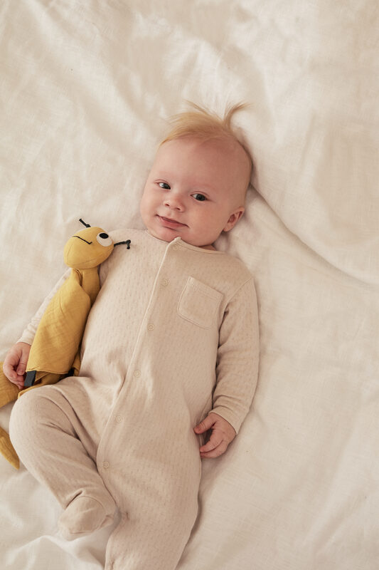 EDVIN Bea the bee comforter/blanket toy