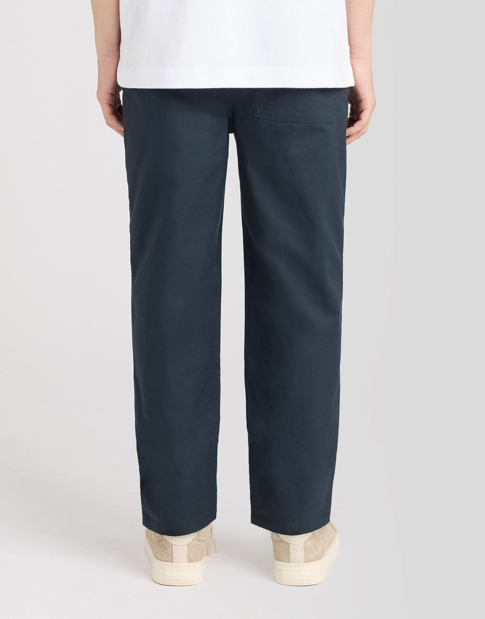 Pantalon garçon Every Day Dark Navy Lyle & Scott, porté vue de dos